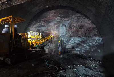 渝萬高鐵建設再傳捷報！萬州段首座八公里級長隧道提前貫通，國產大型機械顯神威
